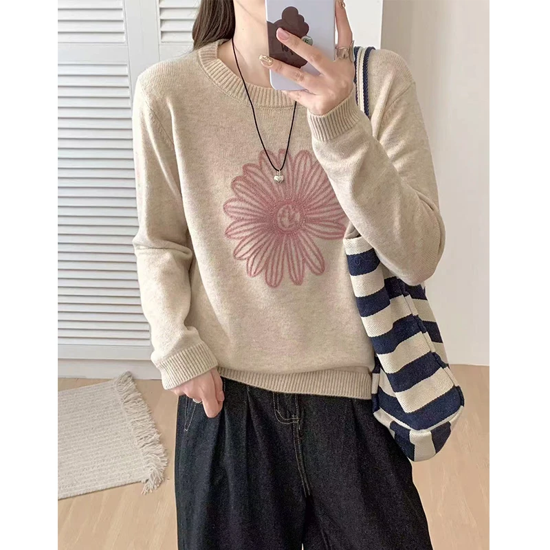 圆领绣花毛衣女士套头秋冬新款时尚洋气宽松针织打底衫上衣长袖