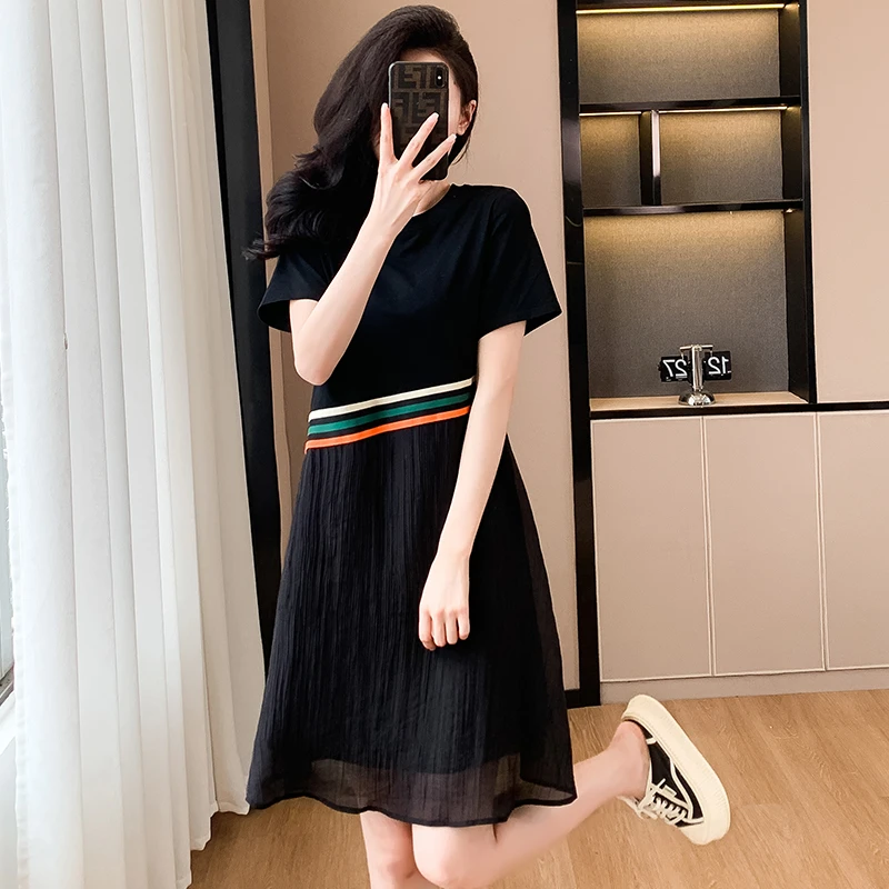 高级感赫本风小黑裙女2024夏季新款韩版宽松遮肚显瘦休闲连衣裙薄