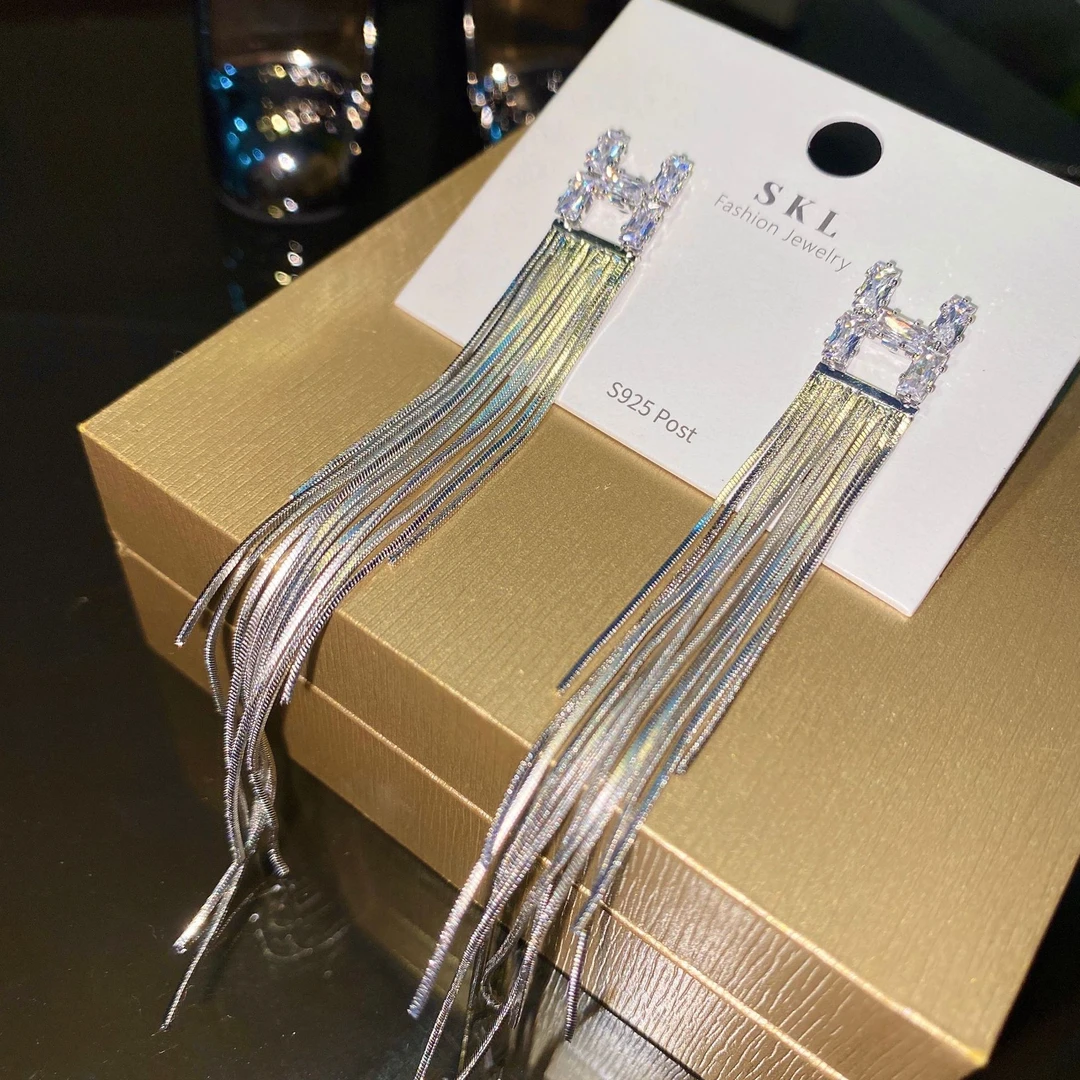 铜合金耳饰 轻奢风重工蛇骨链打结流苏耳环高级感走秀杂
