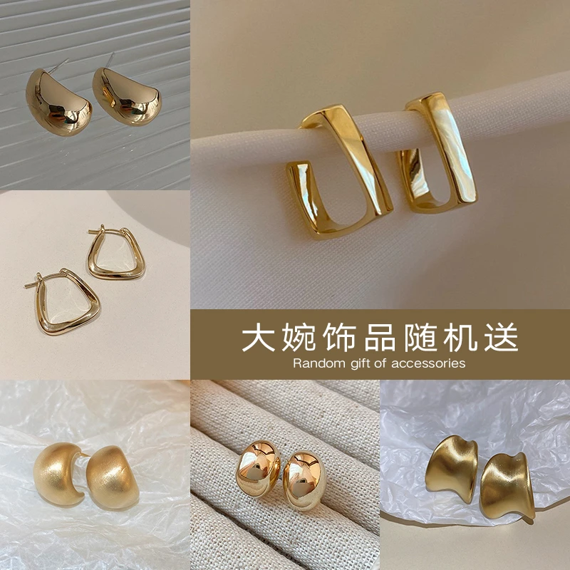 小礼品一份（随机发）