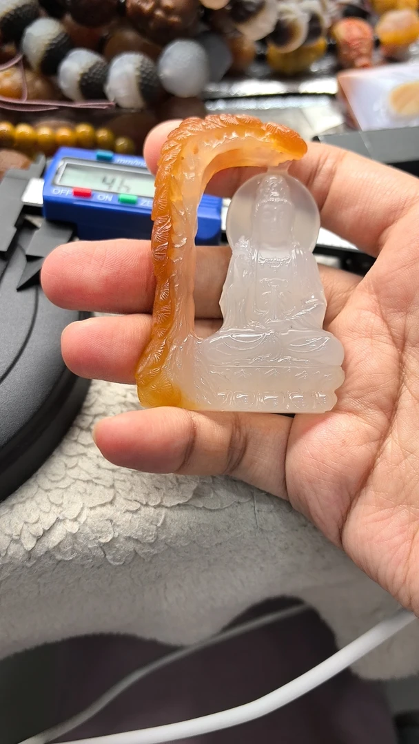 玉之韵玛瑙俏色雕刻