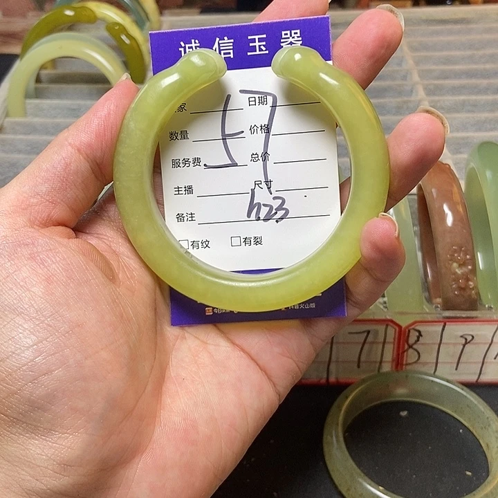 蛇纹石玉手镯未镶嵌