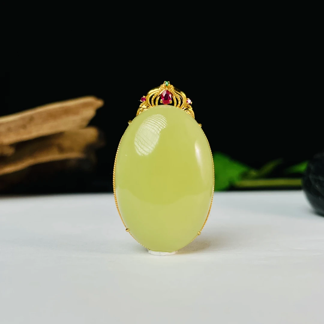 【豆豆珠宝甄选】18K金镶嵌新疆和田玉老坑黄口蛋面吊坠气质百搭款