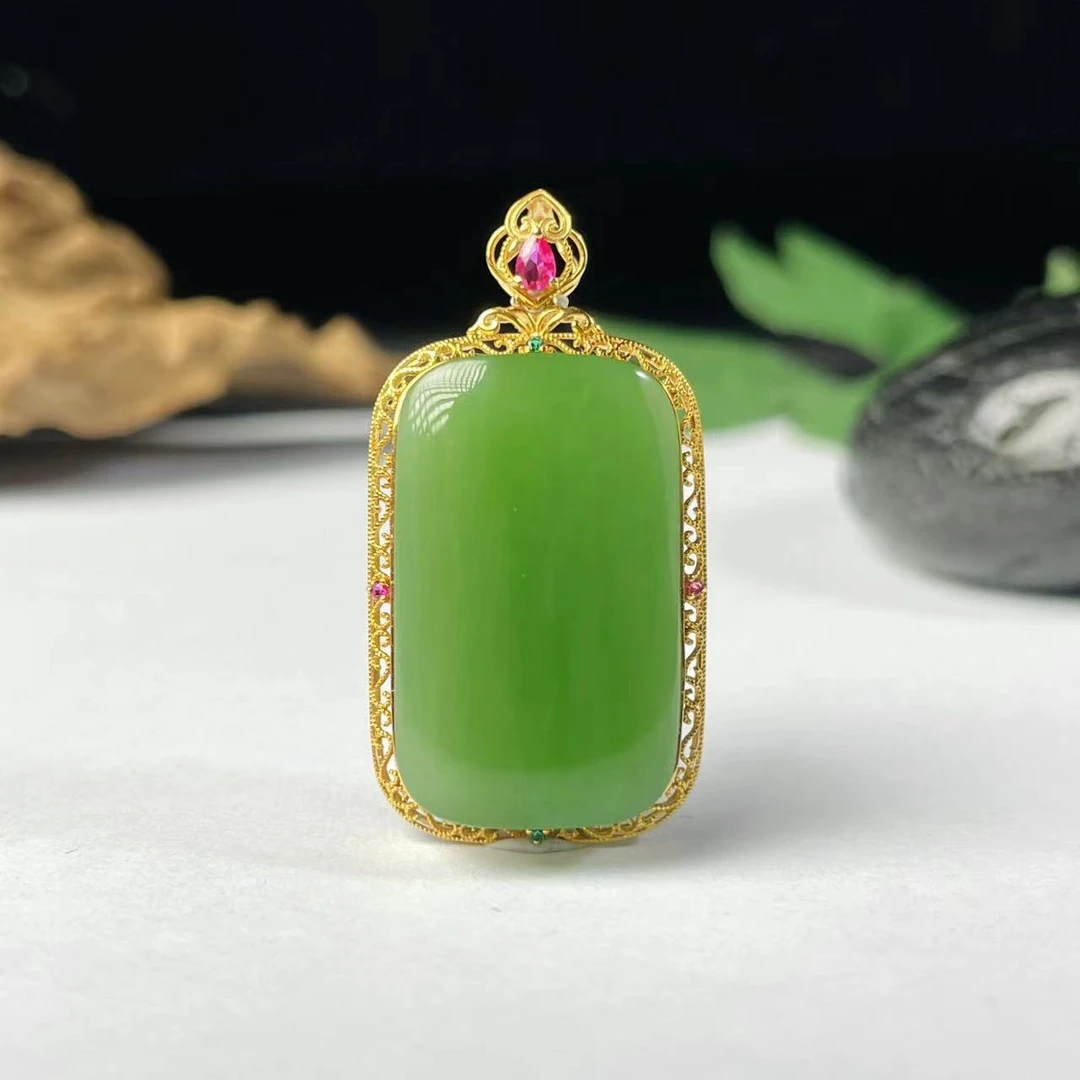 【豆豆珠宝甄选】18K金豪华镶嵌和田玉老坑碧玉满绿无事牌吊坠精美