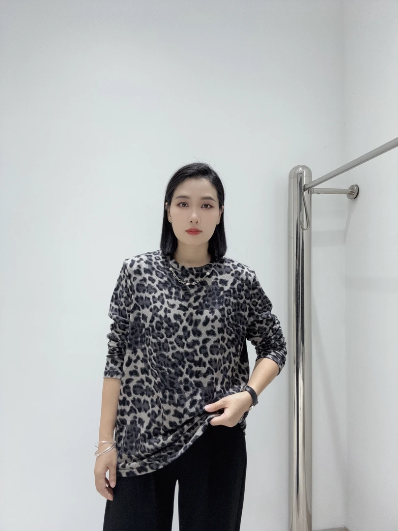 5530#秋季新款垫肩链子气质垫肩T恤