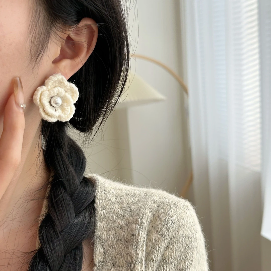 非金属仿珍珠耳饰 针织花朵珠珠耳钉2023新款爆款耳钉轻奢耳饰
