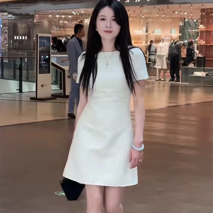 白色连衣裙2024夏季新款华夫饼格净版简约时尚气质款法式减龄裙