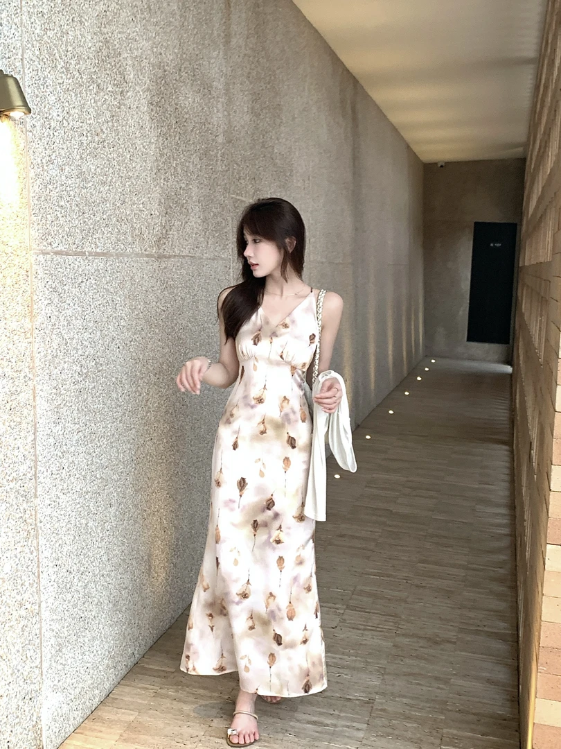 【花束圆舞曲】气质性感V领挂脖长裙女度假印花玫瑰直筒连衣裙80934