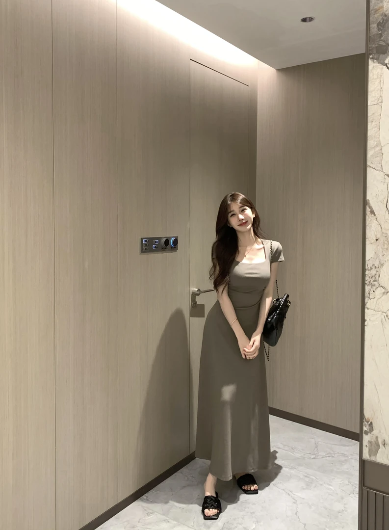 【雨后彩虹】法式方领气质纯色连衣裙设计感时尚修身显瘦长裙80808