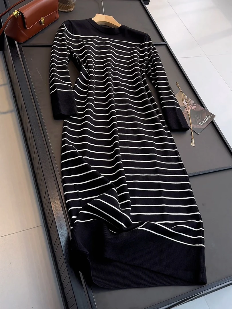 显身材 秋冬内搭针织连衣裙弹力修身圆领长袖条纹复古气质打底裙