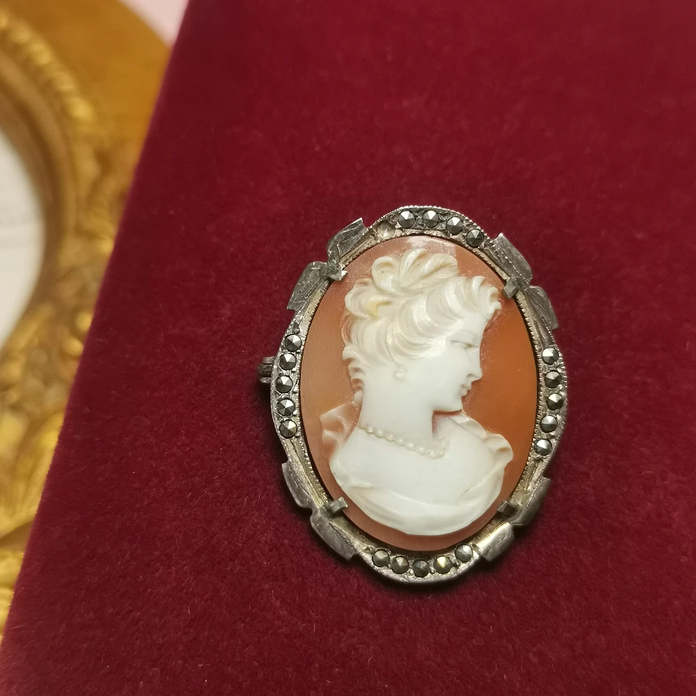 古董卡梅奥手工贝雕盘发珠链美人双用胸针3cm[2412091-037]