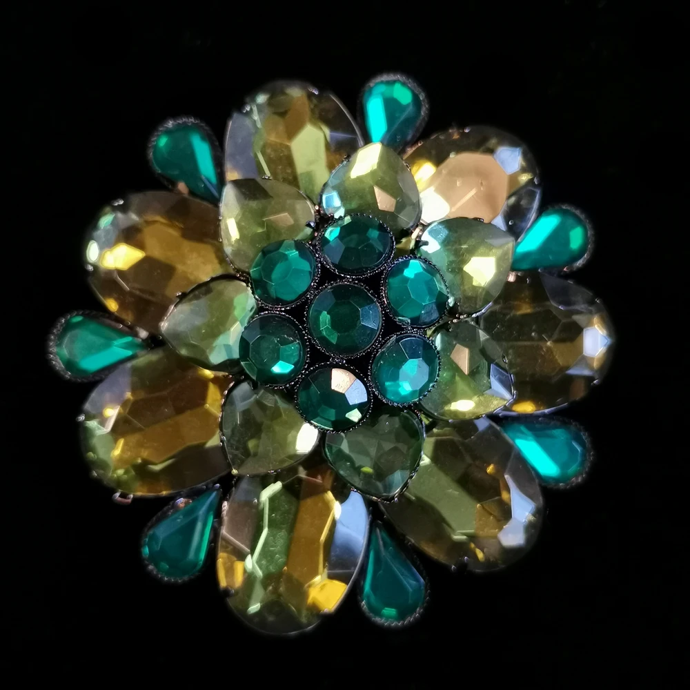 孔雀蓝绿果冻团花胸针[208283-041]