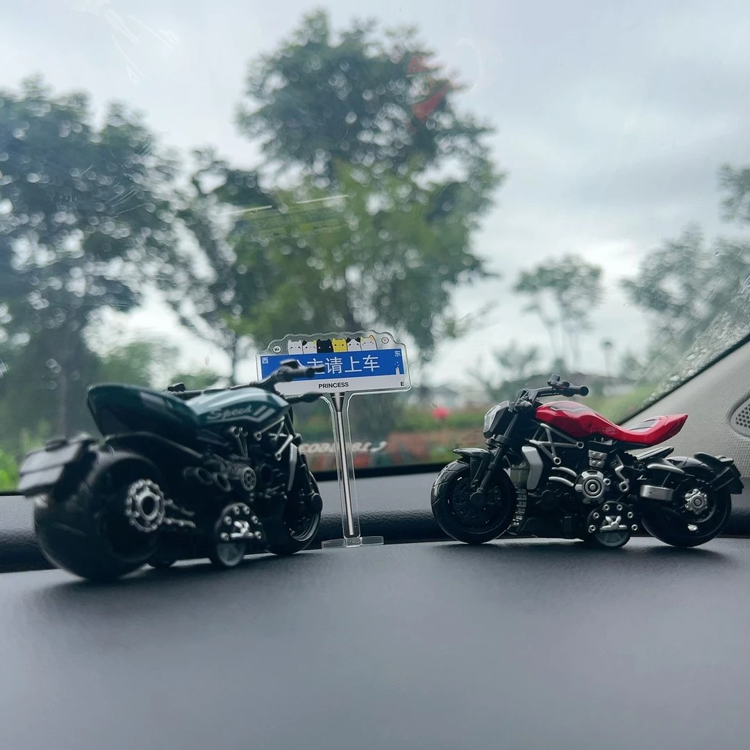 小车车载摆件个性路牌网红男女汽车饰品中控台桌面装饰创意车内