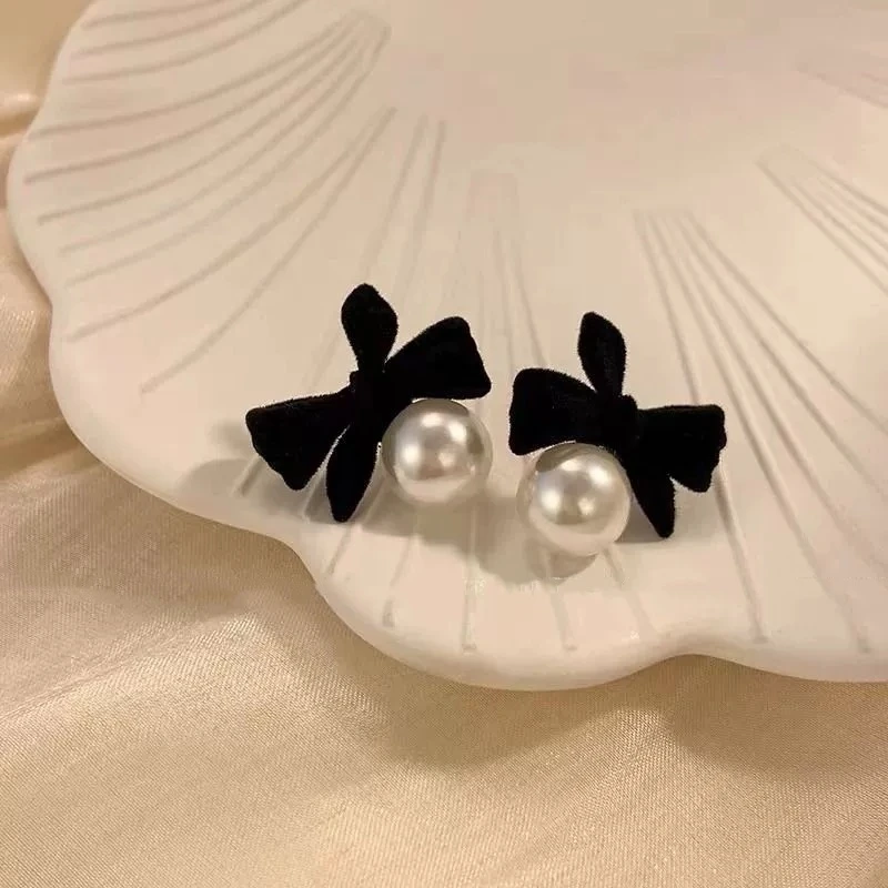 合金仿珍珠耳饰 极简蝴蝶结 小众气质时尚高级设计百搭轻奢精致