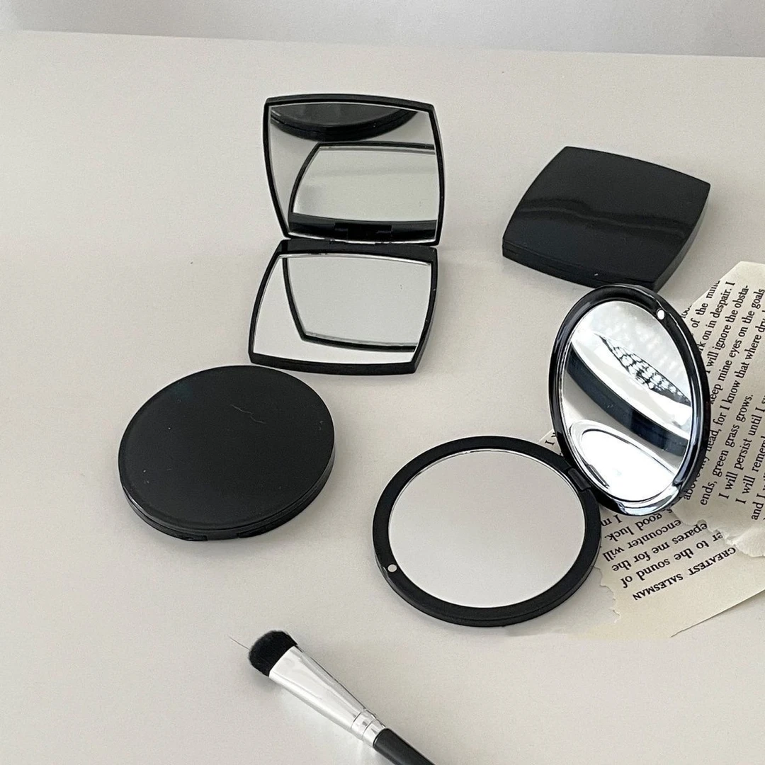 “小香随身镜"高级感黑色超薄化妆镜双面补妆小镜子可折叠翻盖款