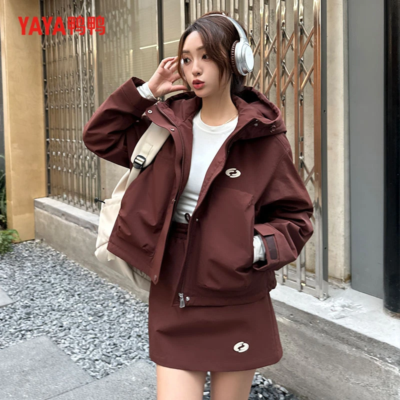 YAYA/鸭鸭时尚冲锋派克休闲女士连帽两件套短款羽绒服YE4B609831M