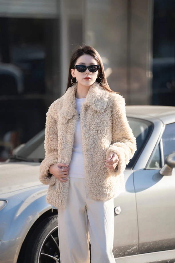 WIWH上衣｜卡其色翻领毛绒短款外套WHLB4W541