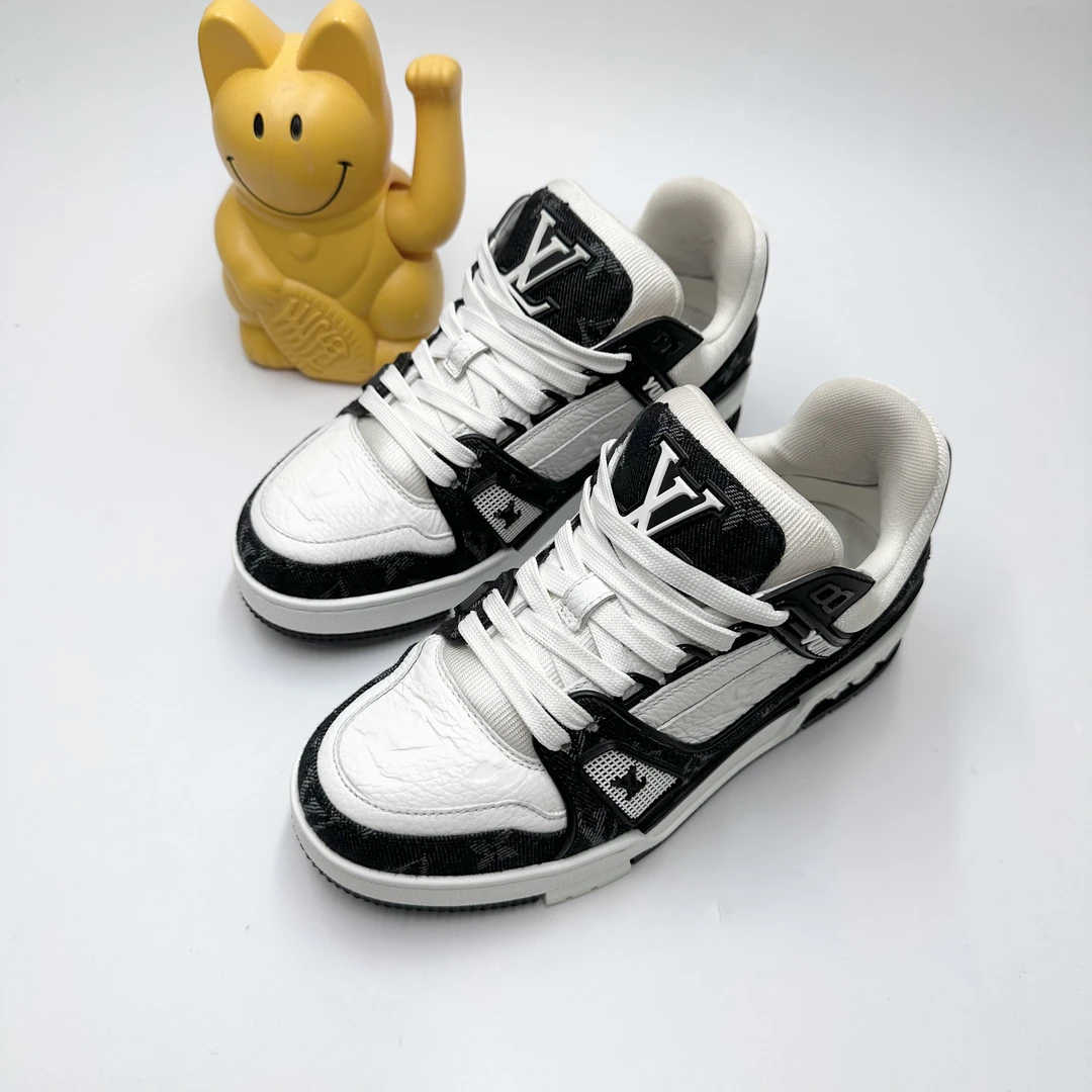 Lv/35.5码/黑白牛仔满印Trainer板鞋/97新