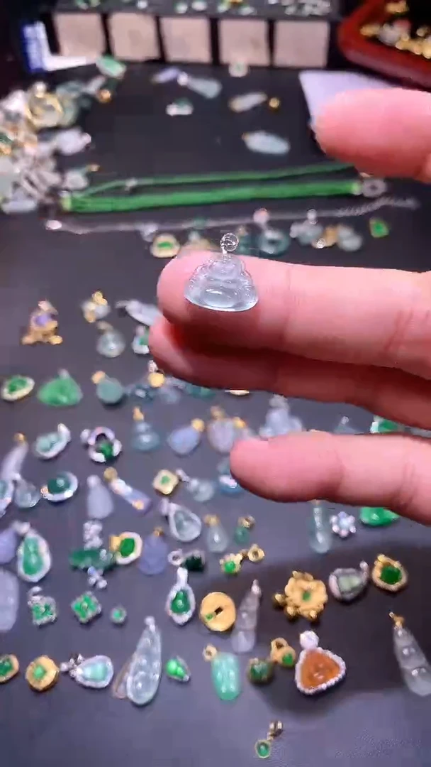 【闪购商品】翡翠吊坠(不含链)18K金镶嵌1