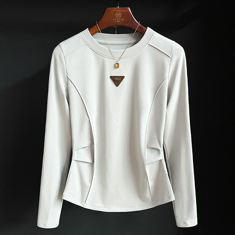 正肩收腰长袖t恤女打底衫设计感气质修身显瘦秋冬内搭上衣可外穿