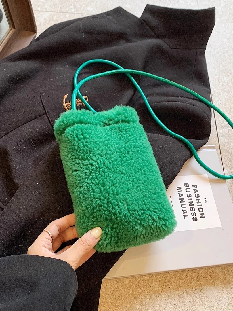 超火小众羊羔毛茸茸包包女2025新款春夏季百搭斜挎包毛毛包手机包