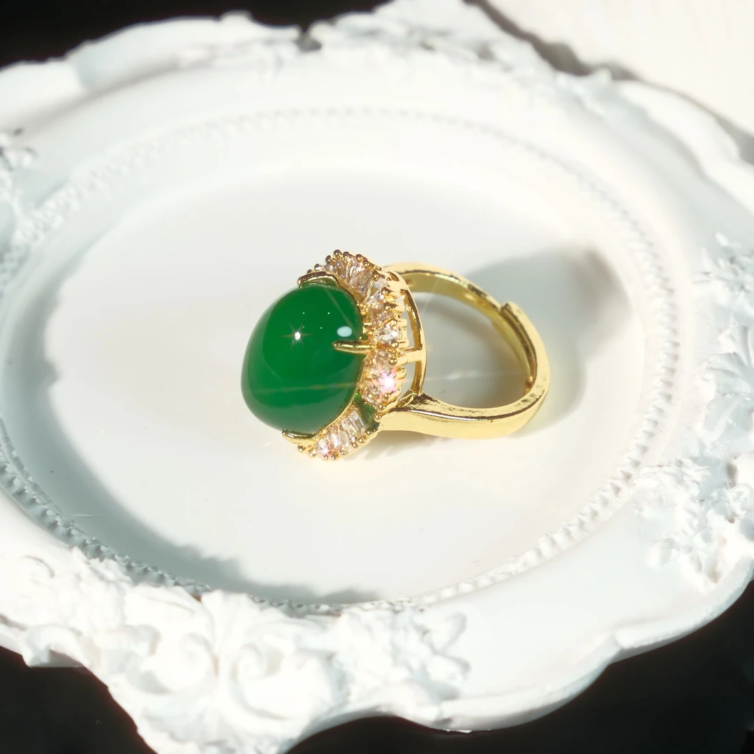 中鸽子蛋绿玛瑙玉髓戒指【2096】