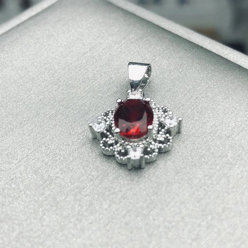 21104深红宝吊坠银色托培育5克拉4爪简单款美丽精选（配链子）