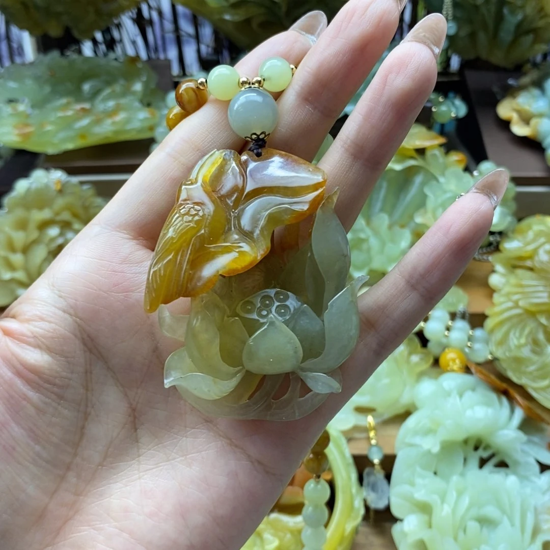 蛇纹石玉挂件未镶嵌