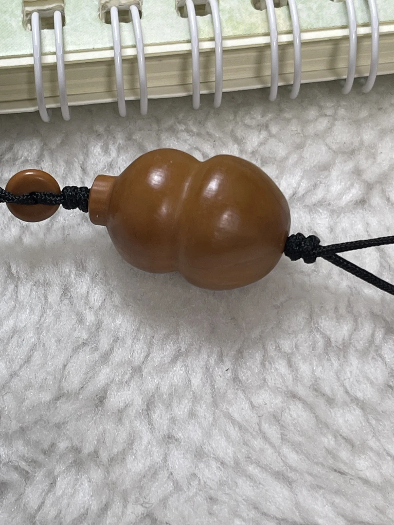 橄榄核红油核手工打磨小葫芦尺寸1.45✖️2.0左右