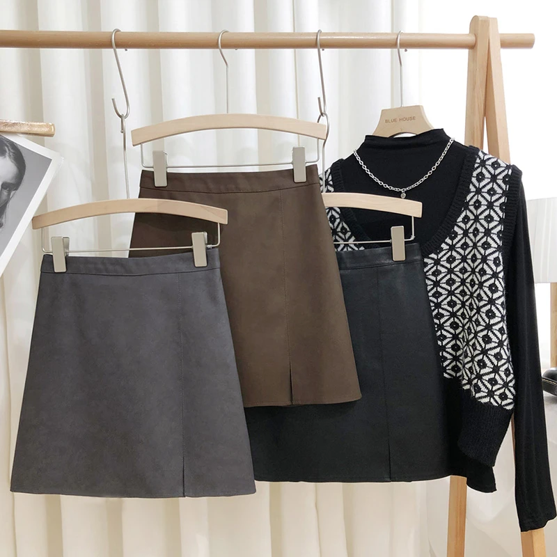 百搭高级感哑光皮裙女款2025秋季爆款短裙高腰a字开叉半身裙秋冬