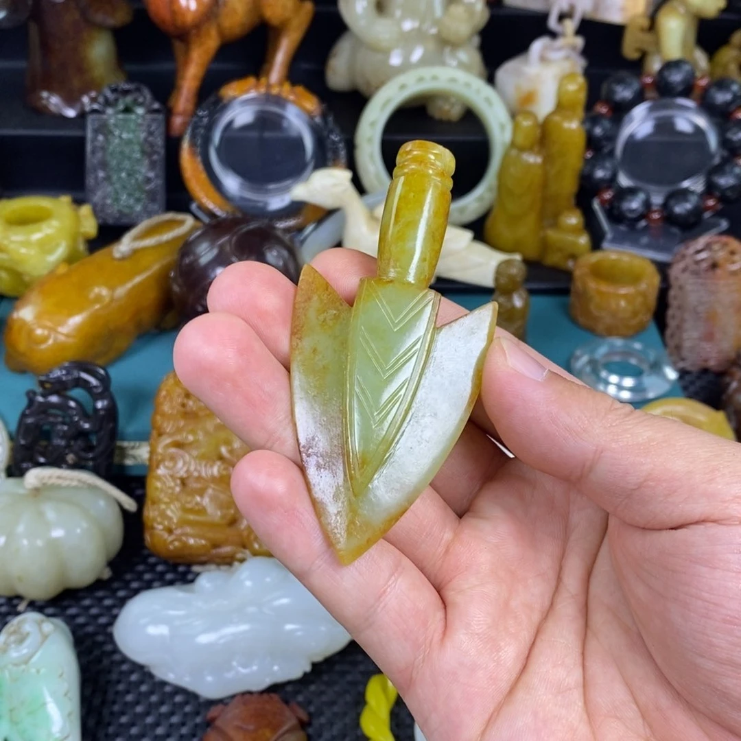 和田玉把件未镶嵌水*