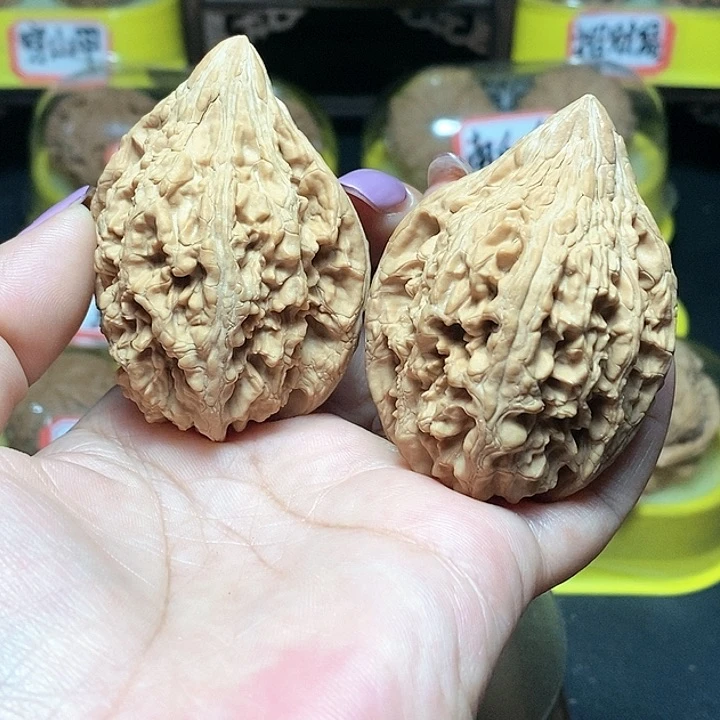 文玩核桃把件月**头大沽石