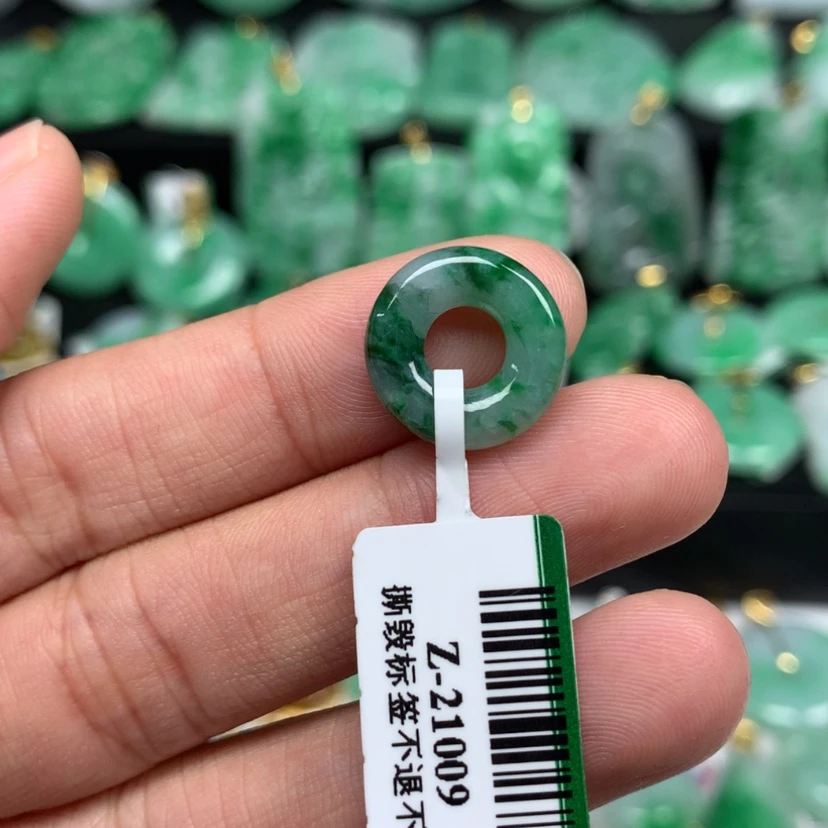 【闪购商品】翡翠颈饰未镶嵌