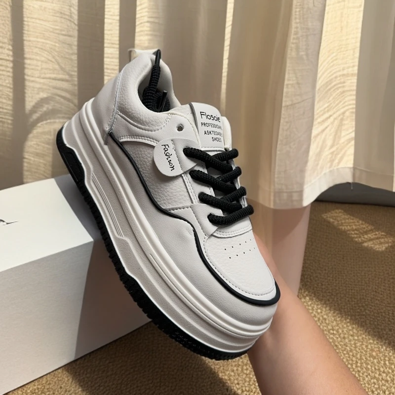 显瘦厚底小白鞋女2024秋季新款百搭爆款女鞋配裙子运动休闲板鞋子