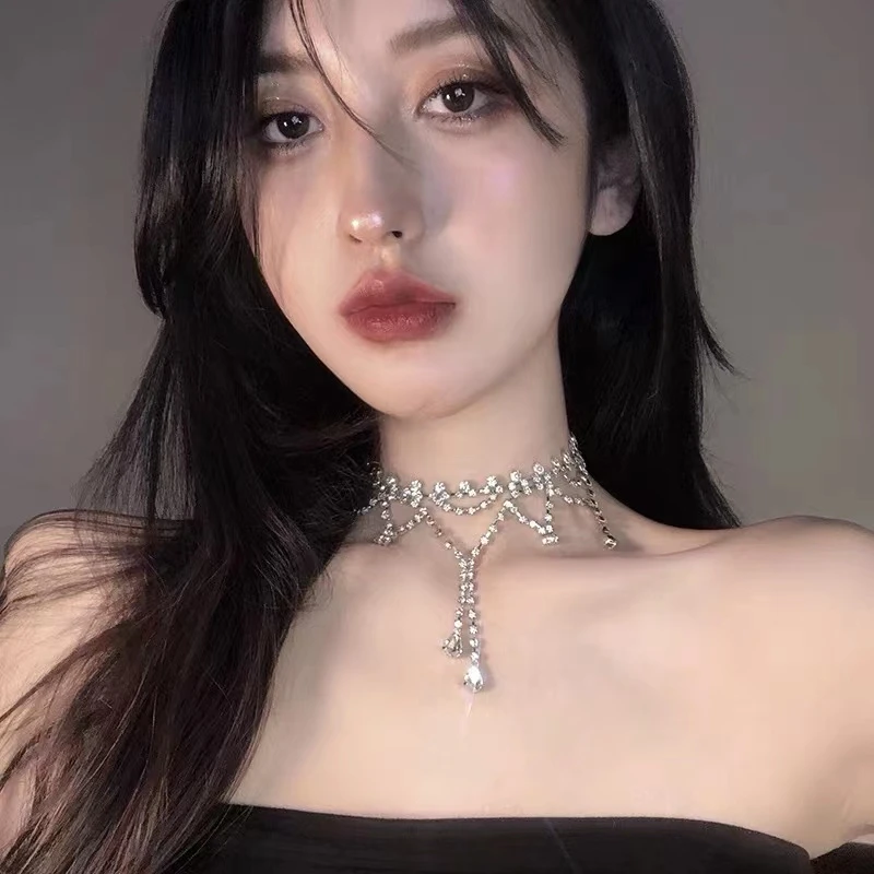 铜合金仿水晶项链 项链女轻奢小众高级感颈链新娘婚纱礼服锁骨链