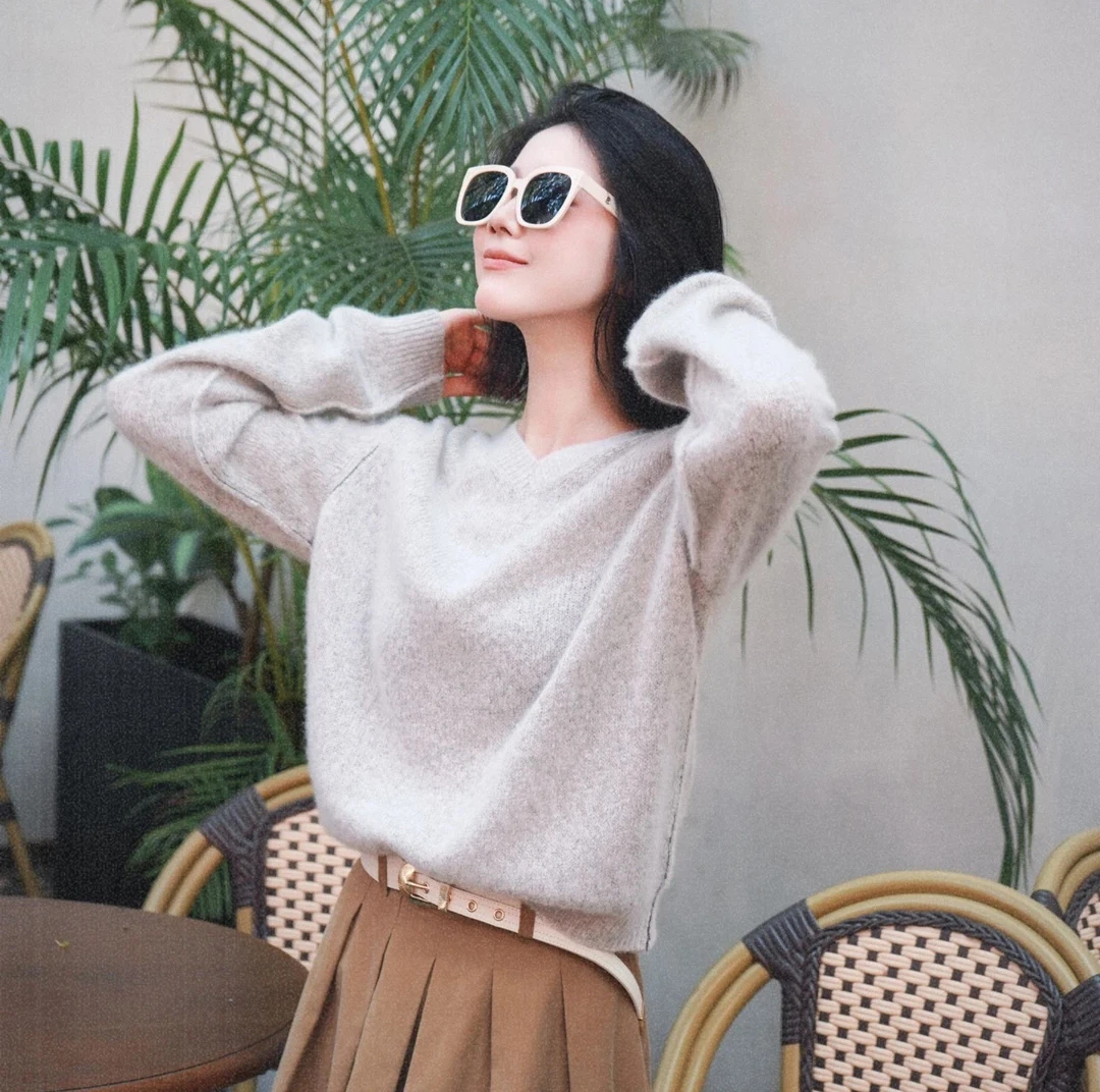 哥家1399590新款秋冬保暖时尚简约百搭V领长袖软糯绒绒针织衫女