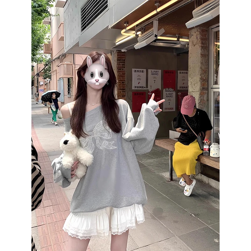 灰色蝴蝶斜肩长袖卫衣女秋季宽松慵懒设计感蕾丝刺绣百搭套头上衣
