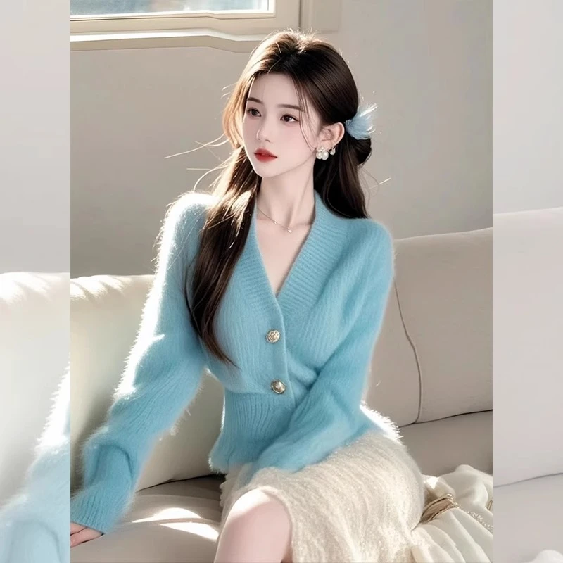 奶fufu慵懒风蓝色针织衫上衣今年流行的漂亮小香风v领毛衣女秋冬