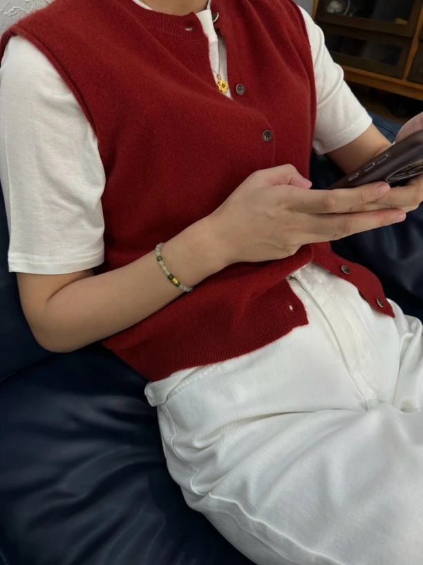 复古圆领针织马甲开衫时尚简约初秋通勤穿搭