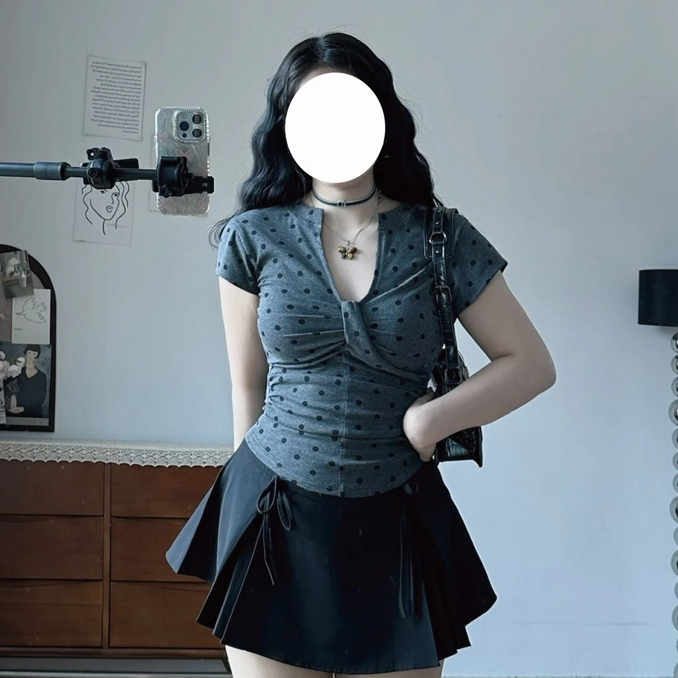 【我是号拉】复古U领波点灰色短款修身上衣T恤