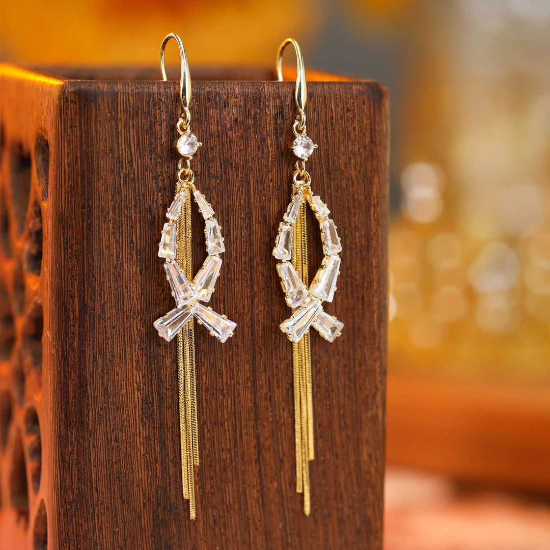 铜合金合成锆石耳饰 金色手工气质轻奢简约设计时尚长款流苏耳饰