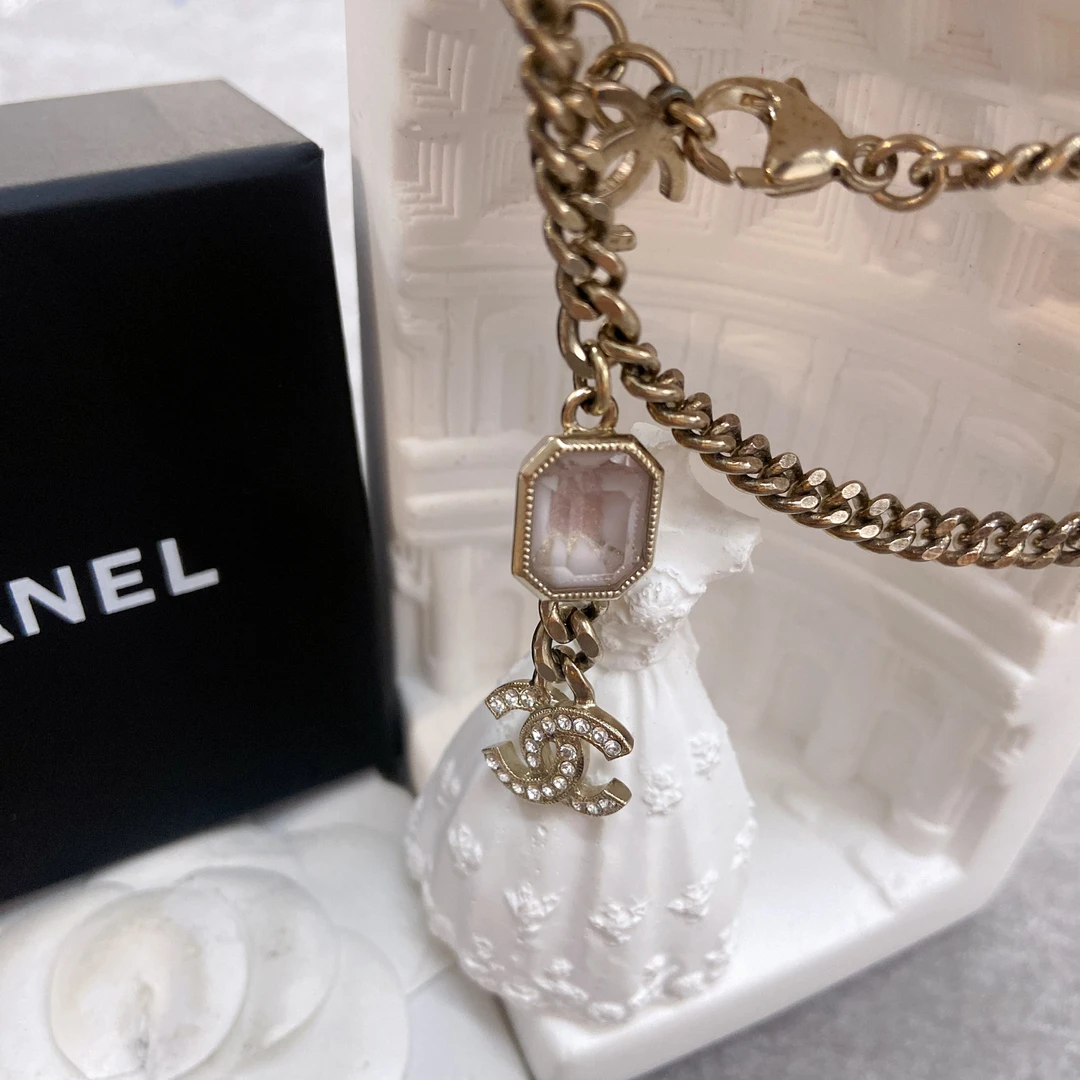 全新未使用 Chanel/香奈儿 百搭款方糖粉琉璃满钻项链22B