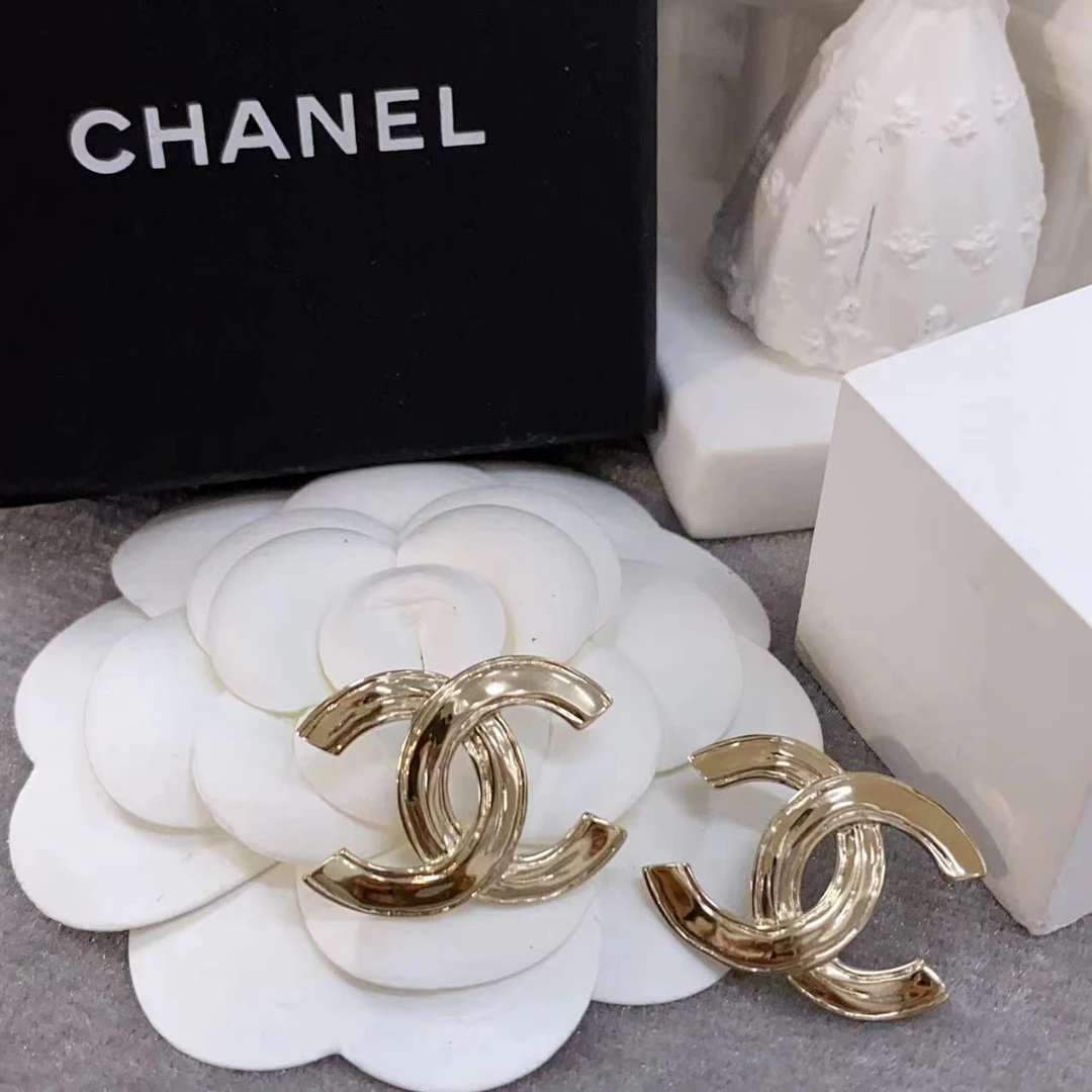 全新未使用 Chanel/香奈儿 百搭款素款小香风复古耳钉22S
