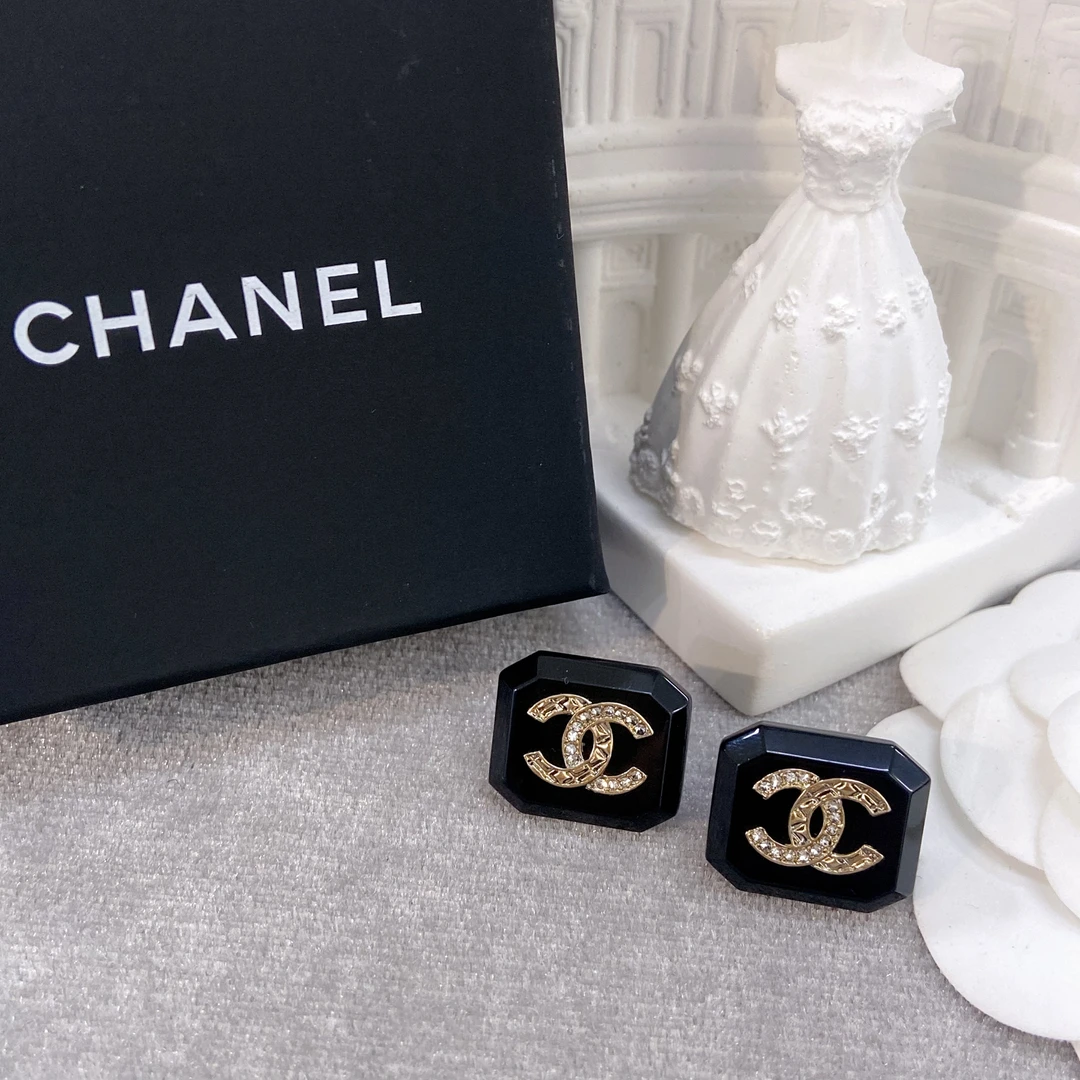 全新未使用 Chanel/香奈儿 精致优雅方糖亚克力黑金耳钉23A