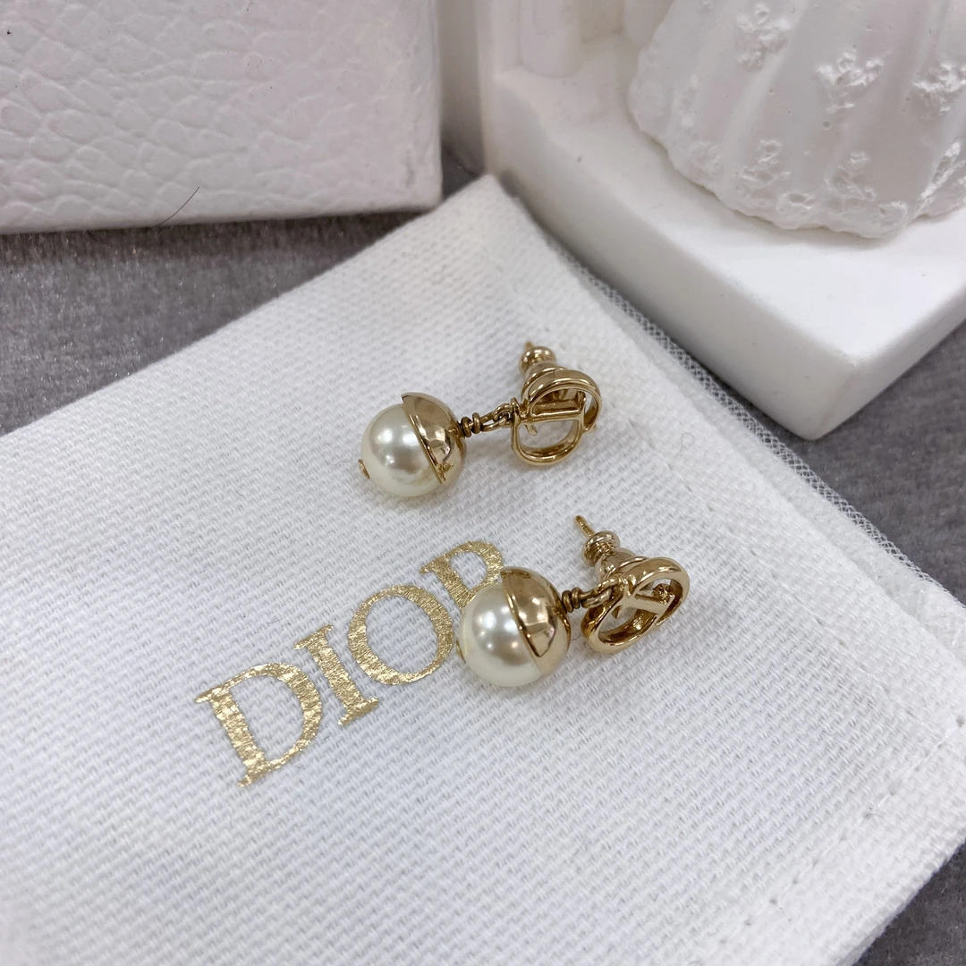 99新 DIOR/迪奥 经典/时尚/百搭/珍珠/字母CD款/金属/耳钉