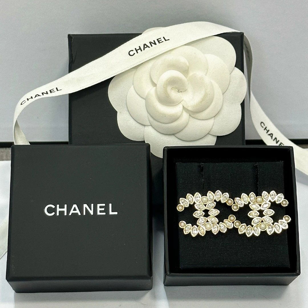 99新 Chanel/香奈儿 优雅素款珍珠满钻耳钉19A早秋手工