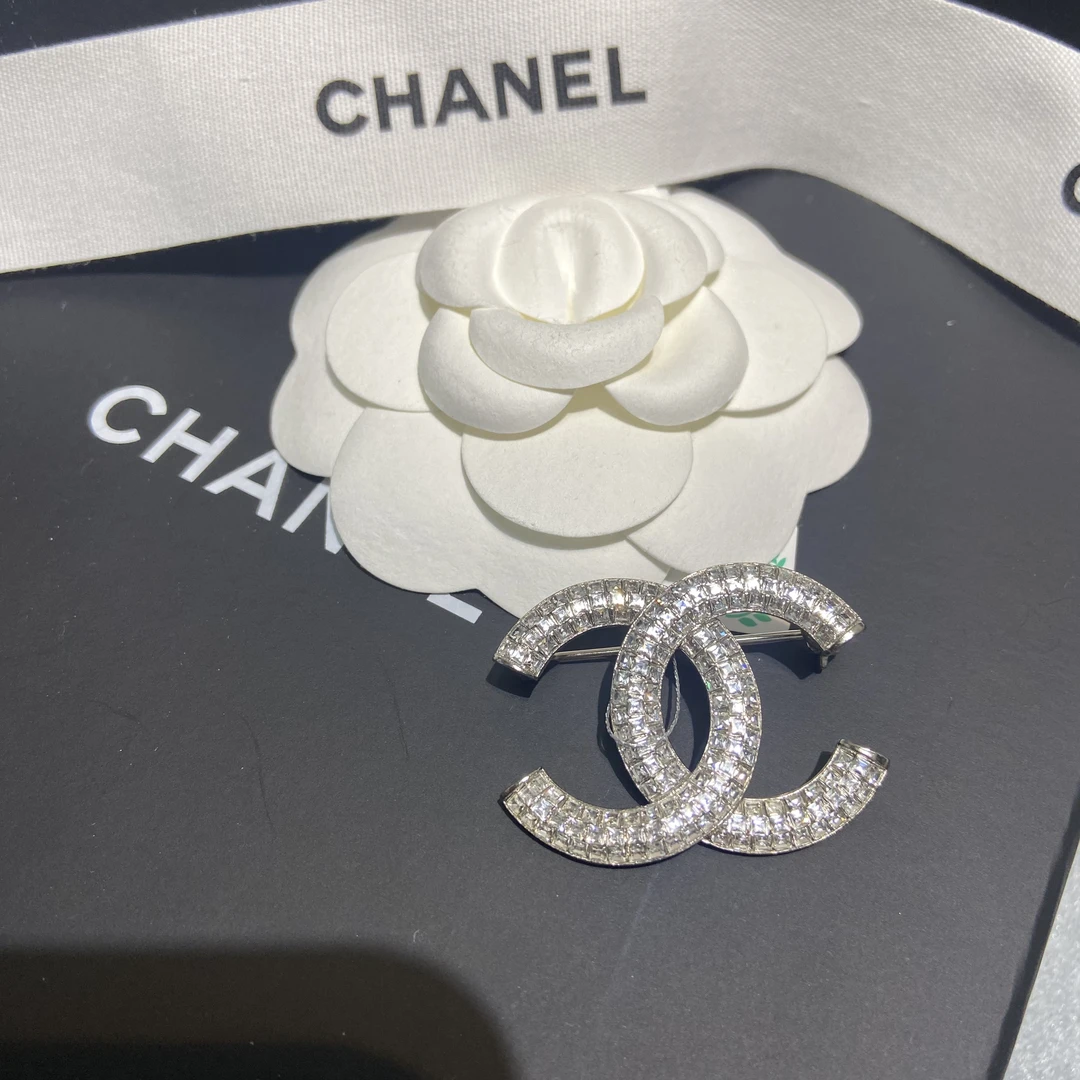 全新未使用 Chanel/香奈儿 小号 经典 时尚 满钻 银色 方钻 胸针