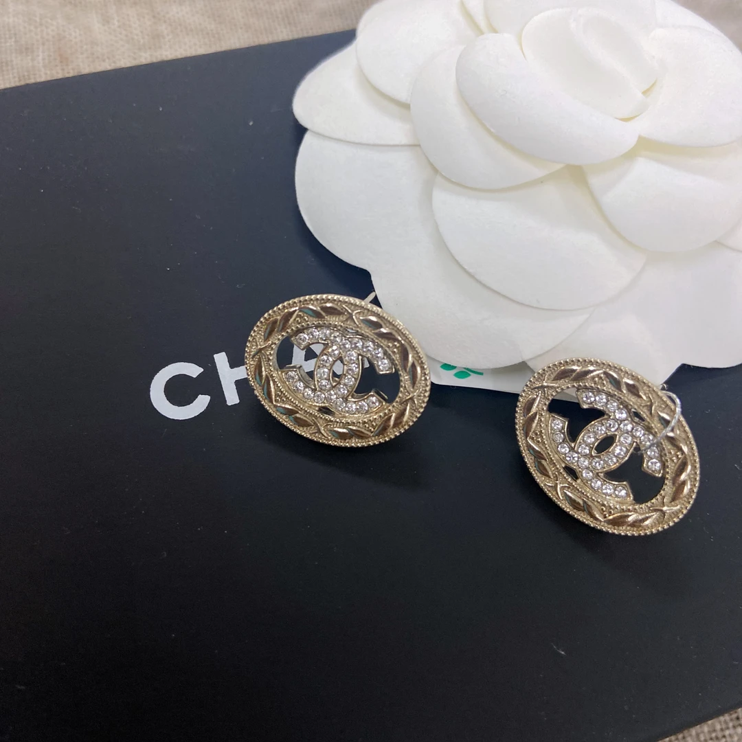 全新未使用 Chanel/香奈儿 时尚 经典 扣子 浮雕镶钻 耳钉 23K 秋