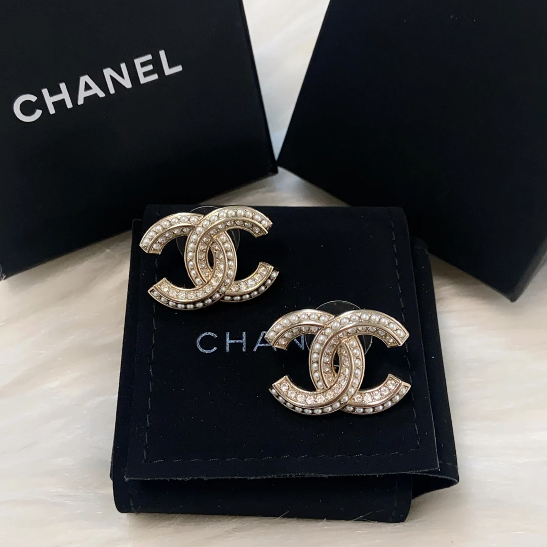 全新未使用 Chanel/香奈儿 百搭款logo满钻镂空款耳钉20A