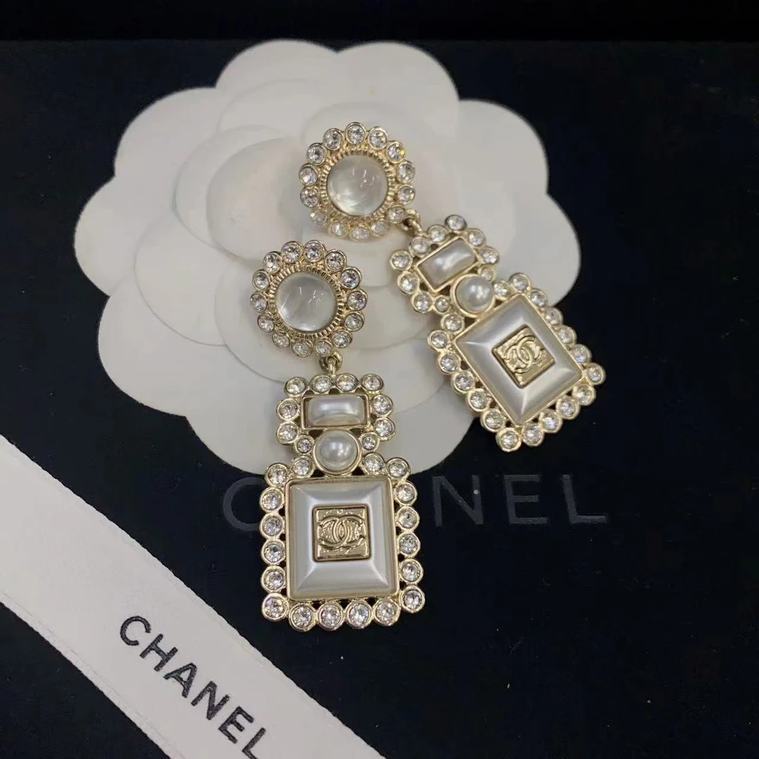 99新 Chanel/香奈儿 优雅香水瓶琉璃满钻耳钉JM0083